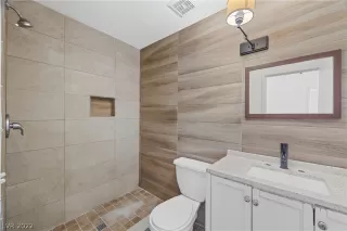 Photo #6: 2400439 Listing