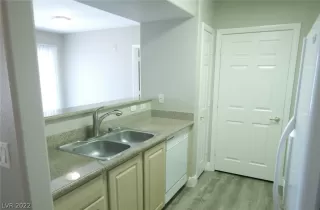 Photo #6: 2400456 Listing