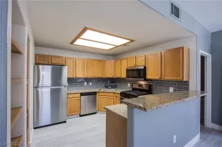 Photo #6: 2400457 Listing 