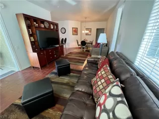 Photo #5: 2400460 Listing