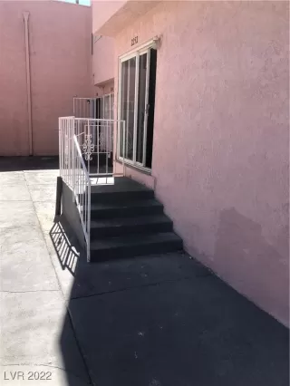 Photo #1: 2400482 Listing 