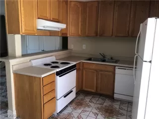 Photo #4: 2400482 Listing 