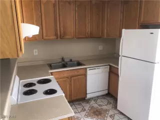 Photo #5: 2400482 Listing 