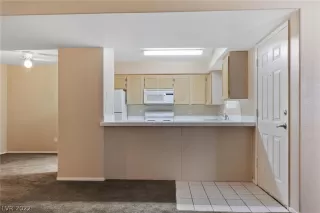 Photo #6: 2400505 Listing