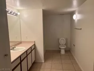 Photo #6: 2400508 Listing