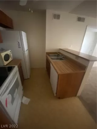 Photo #3: 2400513 Listing 