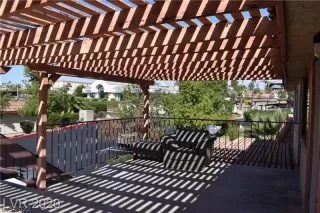 Photo #2: 2400594 Listing 