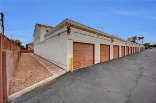 Photo #4: 2400603 Listing