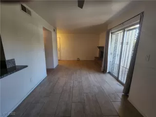 Photo #3: 2400654 Listing 