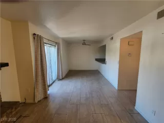 Photo #4: 2400654 Listing 