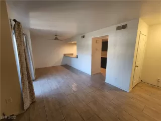 Photo #5: 2400654 Listing 