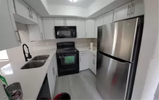 Photo #2: 2400659 Listing