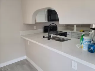 Photo #3: 2400659 Listing