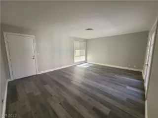 Photo #2: 2400690 Listing 