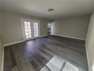 Photo #4: 2400690 Listing 