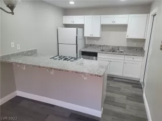 Photo #6: 2400690 Listing 