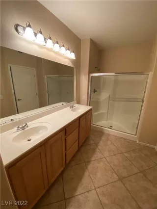 Photo #6: 2400704 Listing 