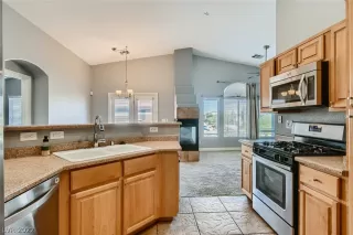 Photo #1: 2400713 Listing 