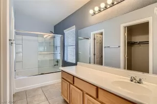 Photo #4: 2400713 Listing 