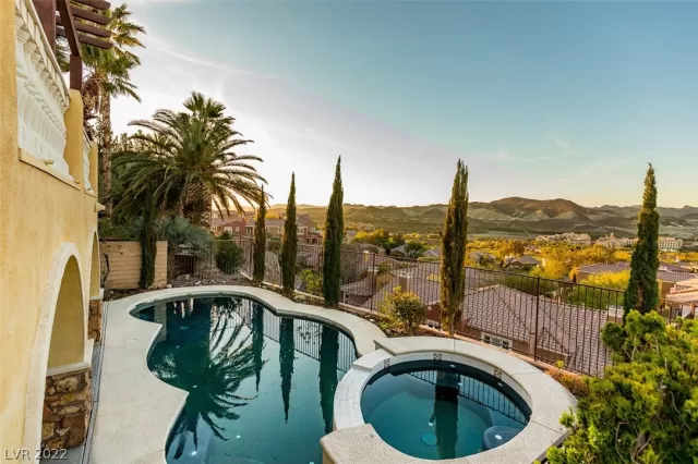 MLS: 2400716 Condo For Sale