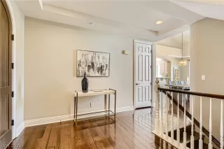 Photo #5: 2400716 Listing 