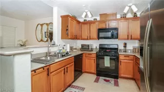 Photo #5: 2400721 Listing 