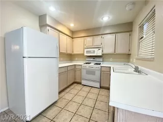 Photo #6: 2400735 Listing