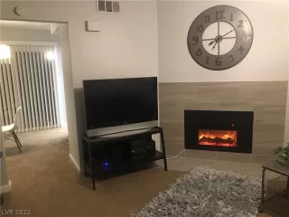 Photo #3: 2400747 Listing