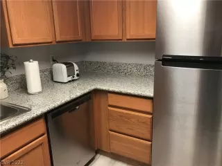 Photo #6: 2400747 Listing