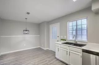 Photo #1: 2400778 Listing 