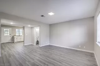 Photo #4: 2400778 Listing 