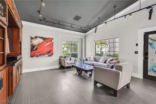 Photo #1: 2400791 Listing