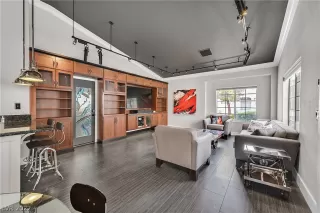 Photo #2: 2400791 Listing