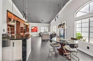 Photo #4: 2400791 Listing