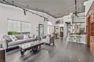 Photo #5: 2400791 Listing