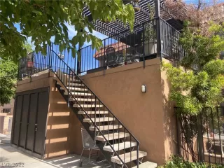 Photo #1: 2400794 Listing