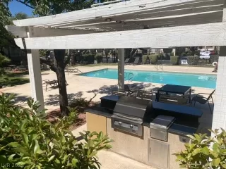 Photo #1: 2400816 Listing 