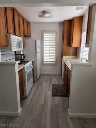 Photo #1: 2400820 Listing 