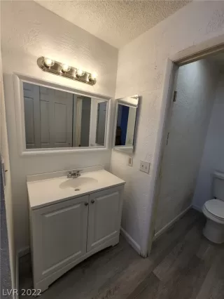 Photo #4: 2400820 Listing 