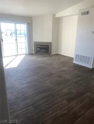 Photo #2: 2400822 Listing