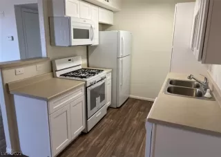 Photo #3: 2400822 Listing