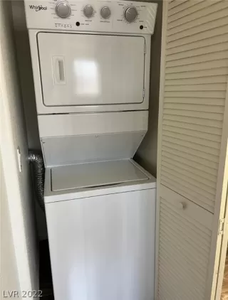 Photo #4: 2400822 Listing