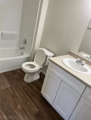 Photo #5: 2400822 Listing