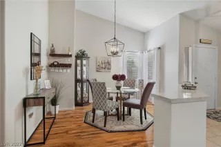 Photo #4: 2400829 Listing 