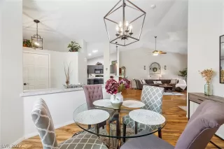 Photo #5: 2400829 Listing 