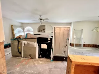 Photo #4: 2400837 Listing