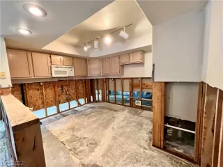 Photo #6: 2400837 Listing