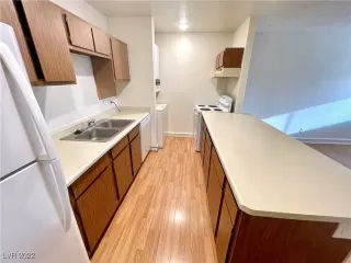 Photo #1: 2400847 Listing 