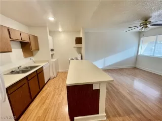 Photo #3: 2400847 Listing 