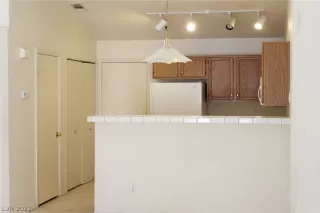 Photo #4: 2400857 Listing 